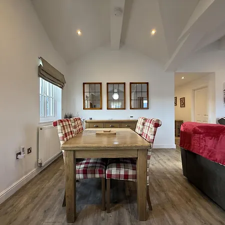Vakantiehuis Alana Bay, The Bay, 2 Bedrooms With Ensuites, Parking, Enclosed Deck, Meadows Location, 2 Dogs Welcome Filey