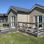 Alana Bay, The Bay, 2 Bedrooms With Ensuites, Parking, Enclosed Deck, Meadows Location, 2 Dogs Welcome Filey