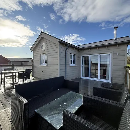 Semesterbostad Alana Bay, The Bay, 2 Bedrooms With Ensuites, Parking, Enclosed Deck, Meadows Location, 2 Dogs Welcome Filey
